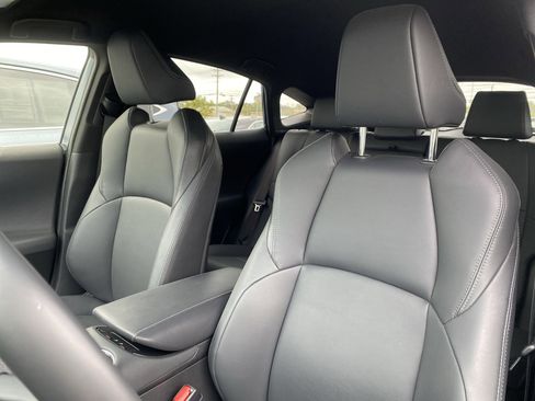 Used 2022 Toyota Venza XLE image 10