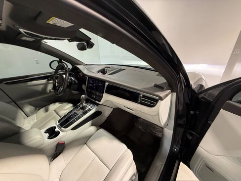 Used 2021 Porsche Macan AWD/4WD image 25