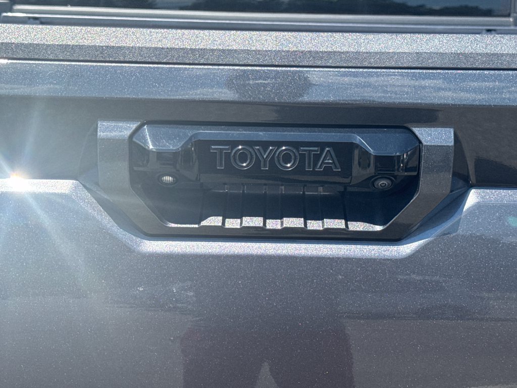 Used 2024 Toyota Tundra Limited AWD/4WD image 12