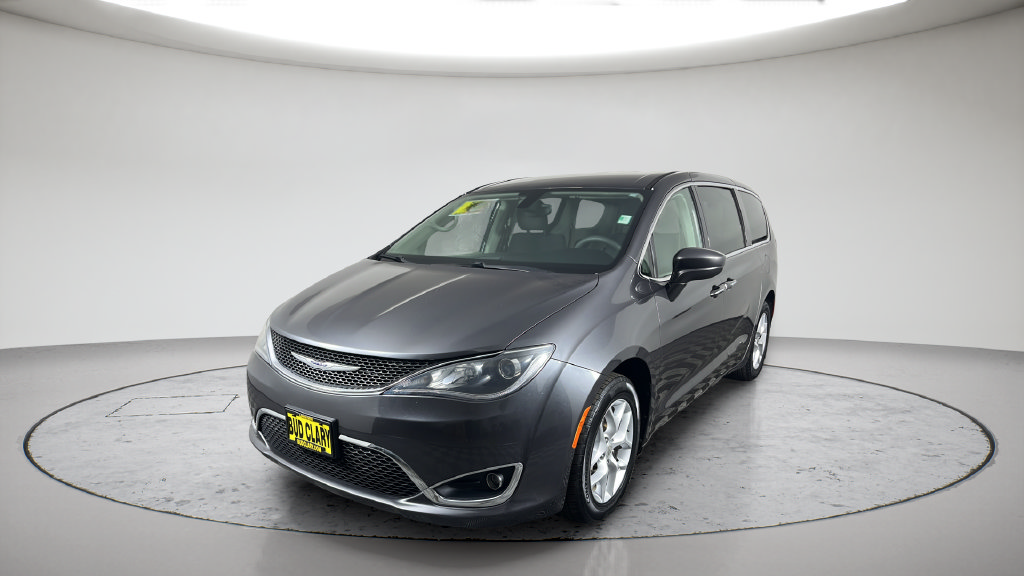 Used 2018 Chrysler Pacifica Touring Plus w/ Tire & Wheel Group FWD image 1