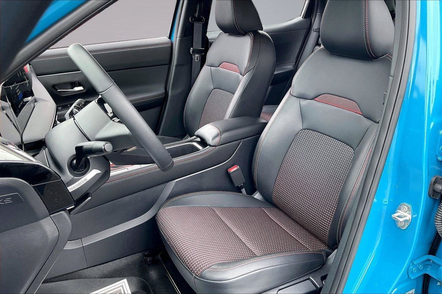 Certified 2026 Nissan Kicks SR FWD image 25