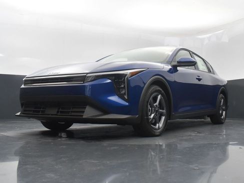 Certified 2025 Kia K4 LXS FWD image 32