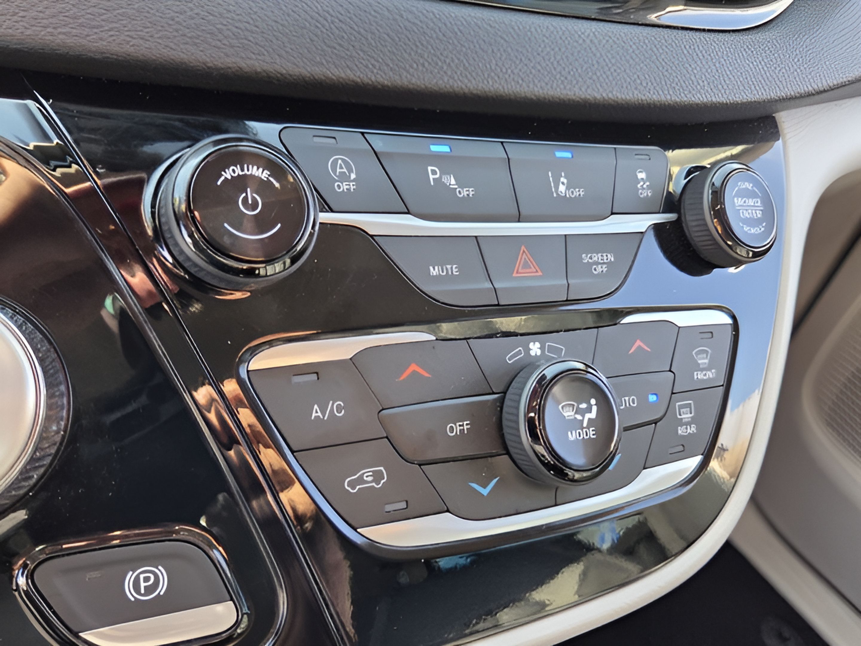 Used 2024 Chrysler Pacifica Touring-L FWD image 23