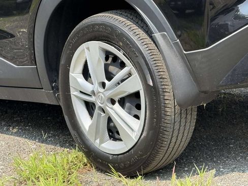 Used 2023 Nissan Kicks S FWD image 13