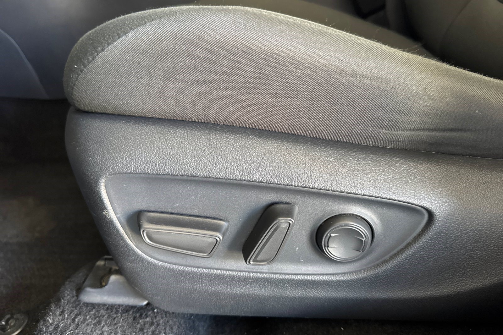 Used 2025 Toyota RAV4 XLE w/ Convenience Package AWD/4WD image 15