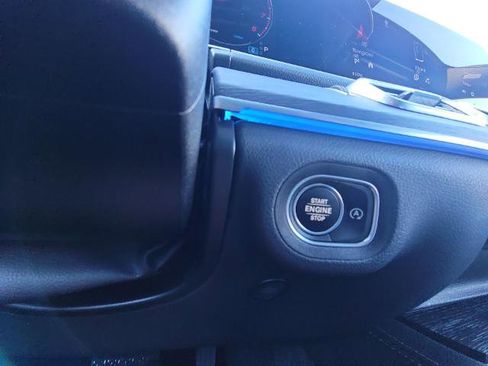 Used 2025 Mercedes-Benz GLE 350 4MATIC image 16