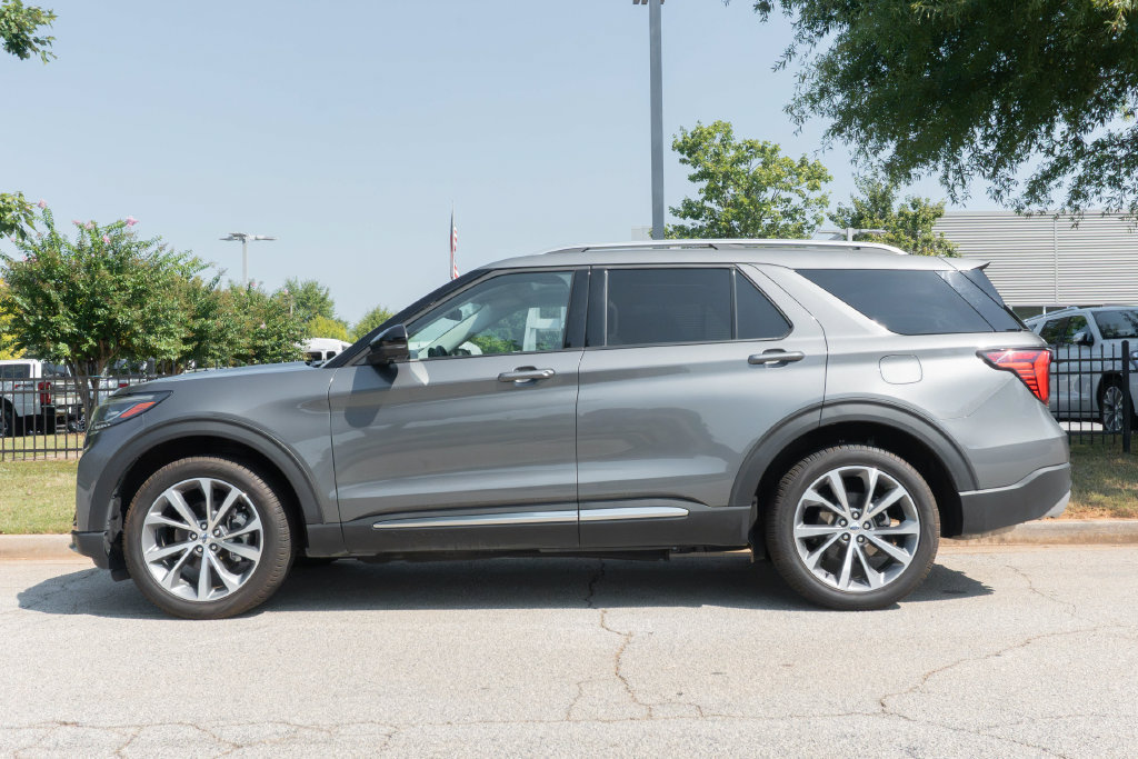 Used 2025 Ford Explorer Platinum w/ Ultimate Package AWD/4WD image 17