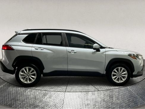 Used 2022 Toyota Corolla Cross LE image 9