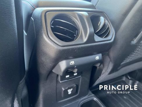 Used 2021 Jeep Gladiator Rubicon AWD/4WD image 30