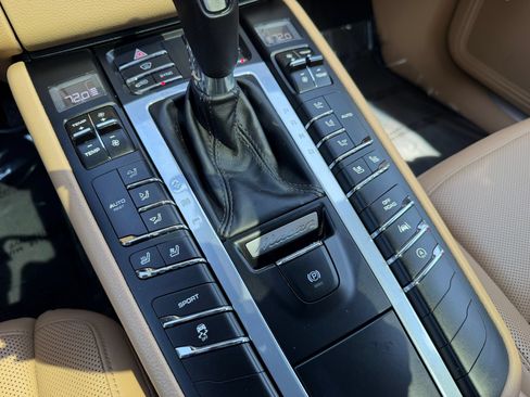 Used 2018 Porsche Macan S AWD/4WD image 30