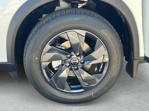 Used 2026 Nissan Rogue SV FWD image 23