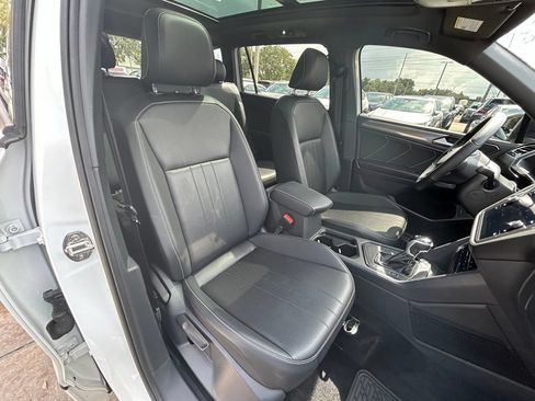 Certified 2024 Volkswagen Tiguan SE R-Line FWD image 32