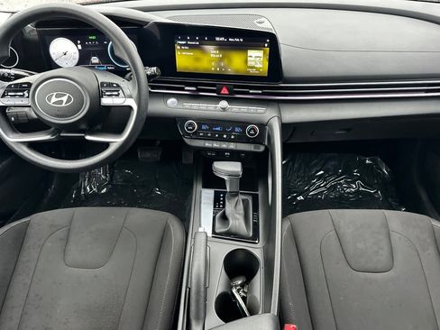 Used 2024 Hyundai Elantra SEL image 4
