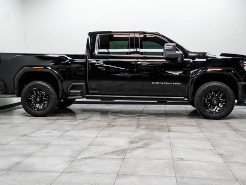 Used 2024 GMC Sierra 3500 Denali Ultimate image 9