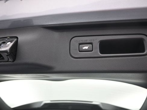 Certified 2025 Honda Pilot Touring image 33