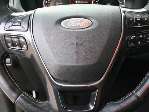 Used 2018 Ford Explorer Platinum image 11