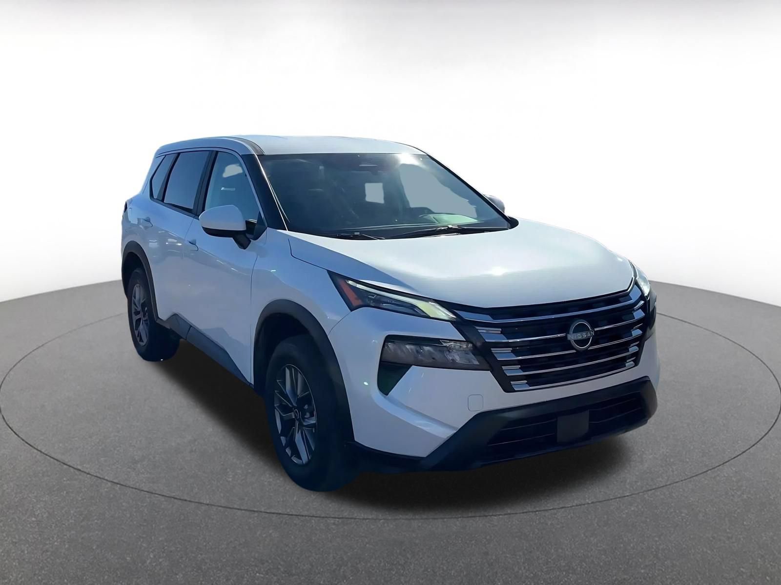 Used 2026 Nissan Rogue SV AWD/4WD image 3