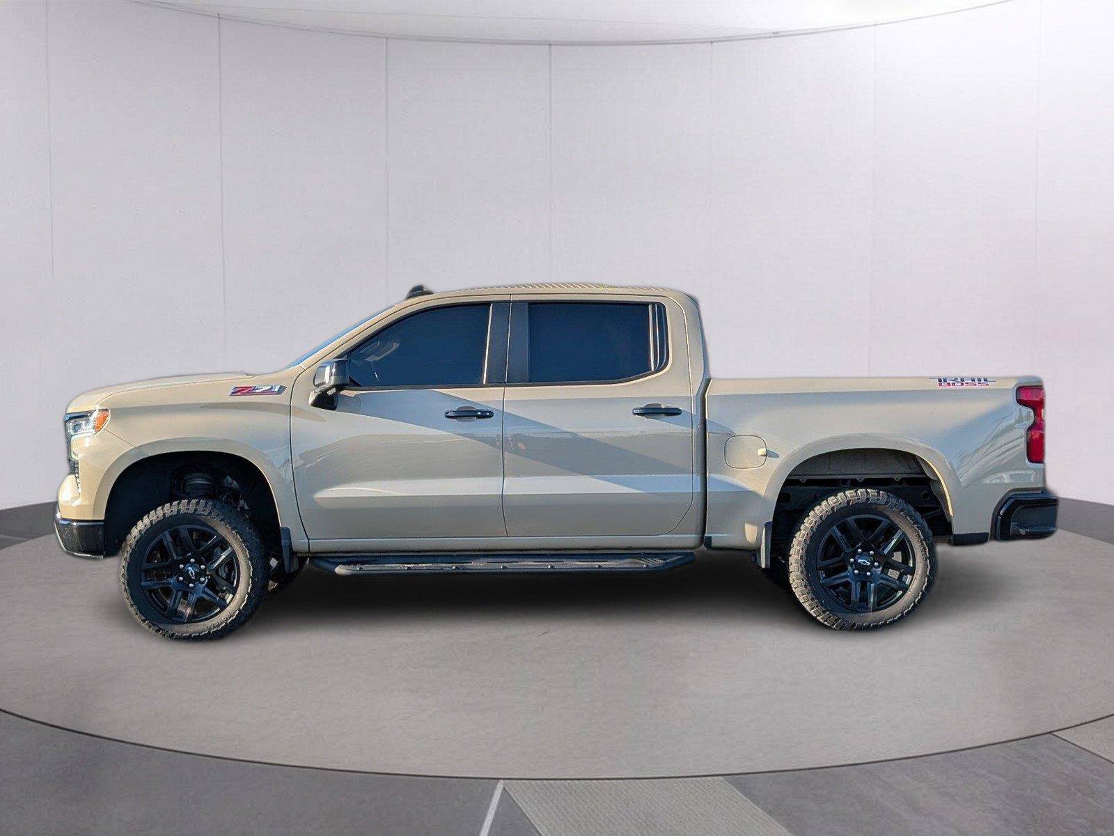 Used 2022 Chevrolet Silverado 1500 LT Trail Boss w/ LT Trail Boss Premium Package AWD/4WD image 2