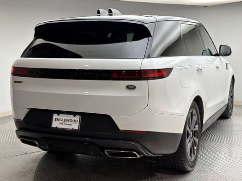 Used 2023 Land Rover Range Rover Sport SE image 3