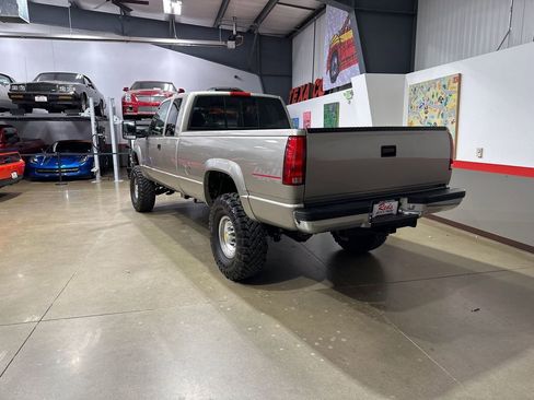 Used 1998 Chevrolet Silverado 2500 4x4 Extended Cab w/ Preferred Equipment Group 2 image 9