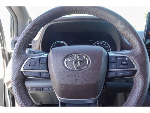 Certified 2024 Toyota Sienna Platinum FWD image 14