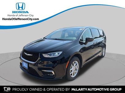 Used 2024 Chrysler Pacifica Touring-L