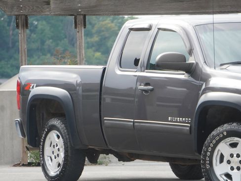 Used 2011 Chevrolet Silverado 1500 LT w/ All-Star Edition image 4