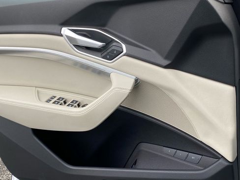 Used 2022 Audi e-tron Premium w/ Convenience Plus Package image 20