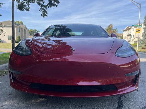 Used 2018 Tesla Model 3 Long Range image 3