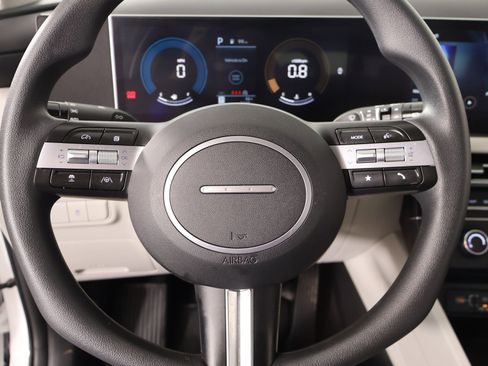 Certified 2025 Hyundai Tucson SE image 3