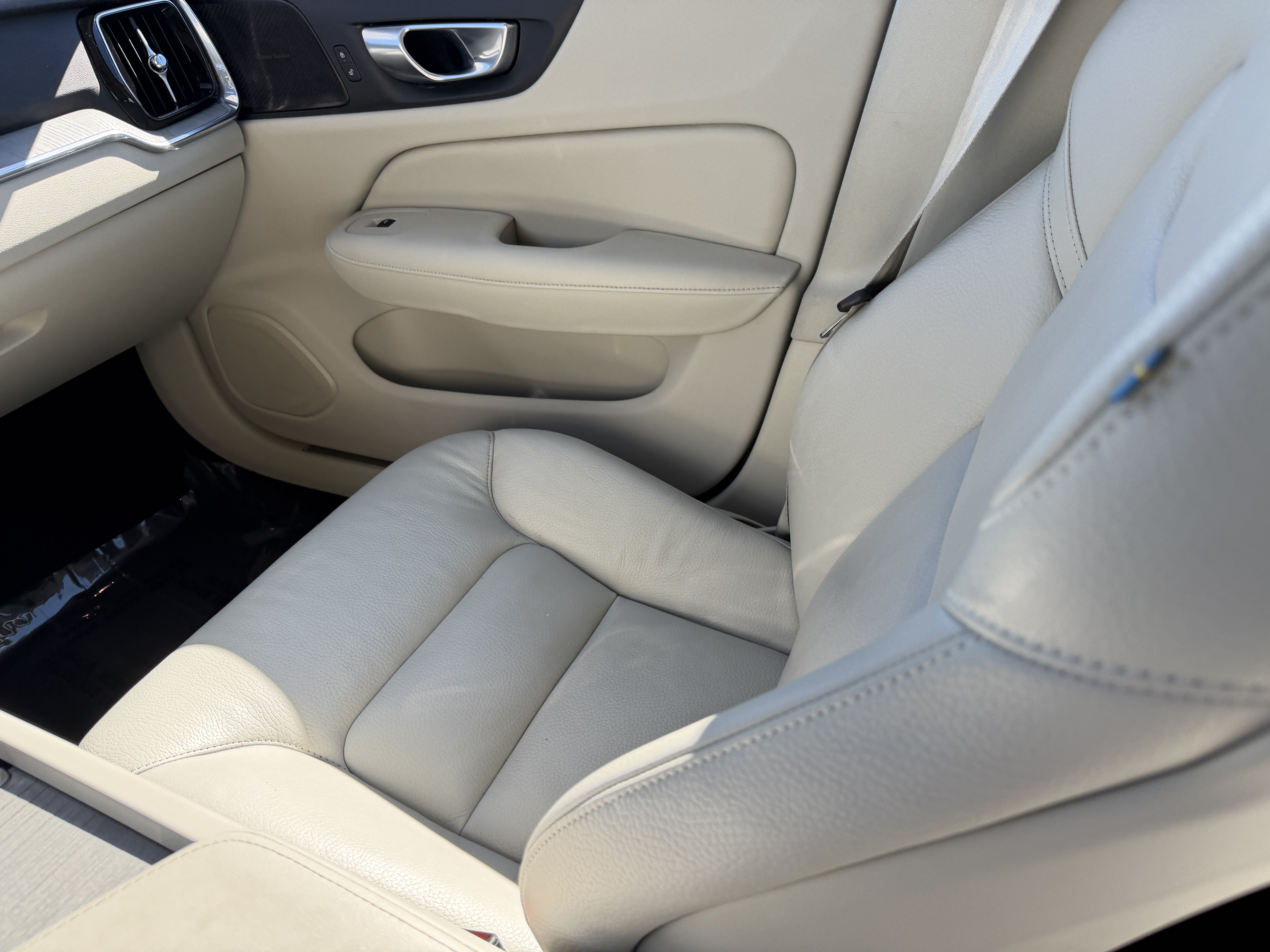 Certified 2024 Volvo S60 B5 Plus AWD/4WD image 13