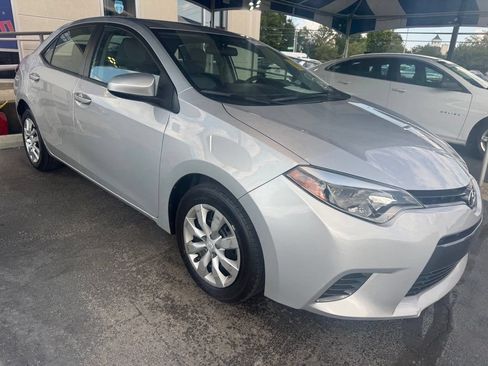 Used 2015 Toyota Corolla LE FWD image 5