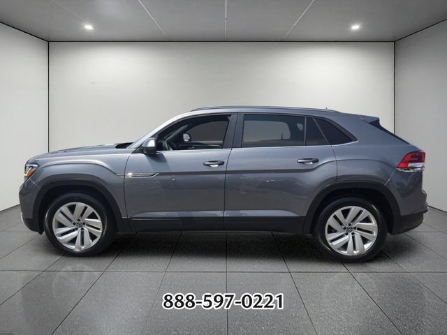 Used 2022 Volkswagen Atlas Cross Sport SE w/ Panoramic Sunroof Package FWD image 2