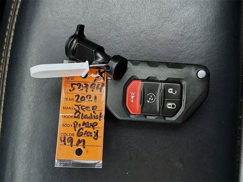 Used 2021 Jeep Gladiator Overland image 32