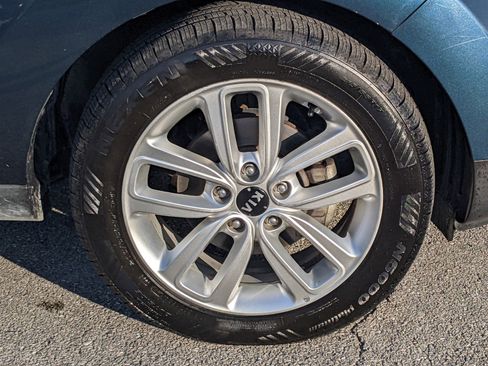 Certified 2017 Kia Soul + w/ UVO Package image 8