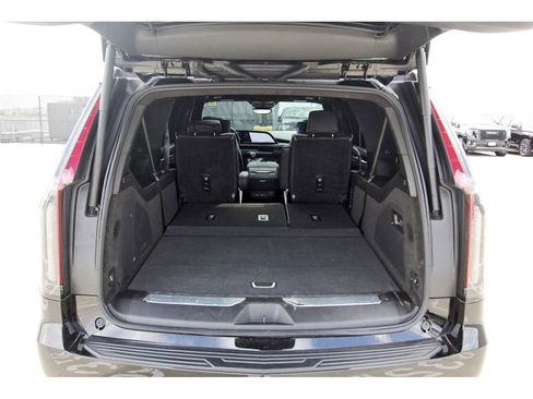 Certified 2024 Cadillac Escalade ESV V w/ Heavy-Duty Trailer Package image 31