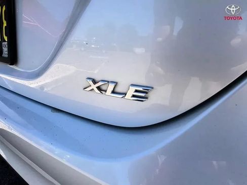 Used 2019 Toyota Camry XLE w/ Carpet Mat Package FWD image 21