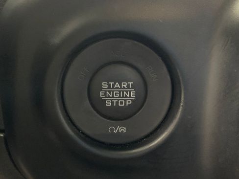 Used 2023 Jeep Wrangler Willys image 15