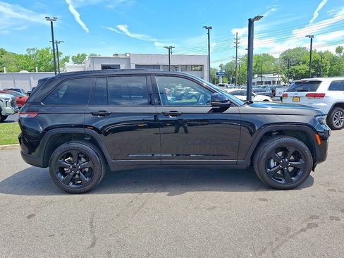Certified 2025 Jeep Grand Cherokee Altitude AWD/4WD image 7