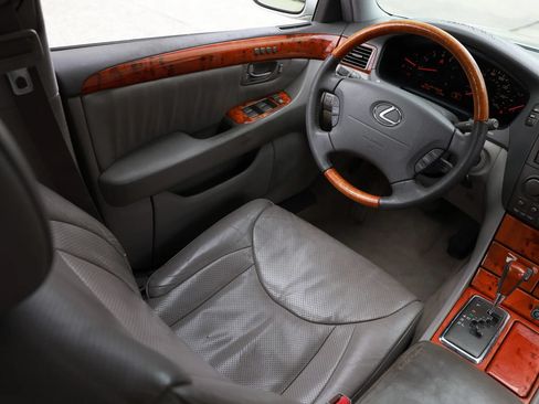 Used 2003 Lexus LS 430 RWD image 12