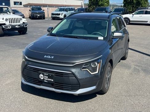 Certified 2024 Kia Niro EX FWD image 3