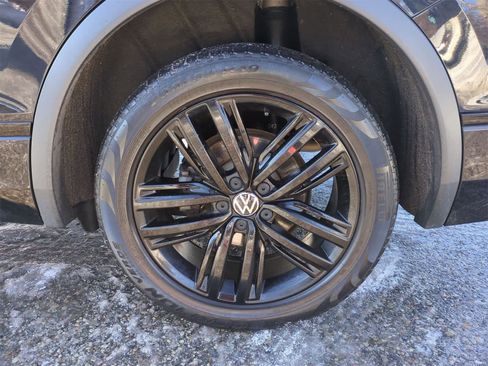 Used 2022 Volkswagen Tiguan SE R-Line image 13