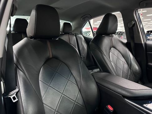 Used 2018 Toyota Camry XLE image 27