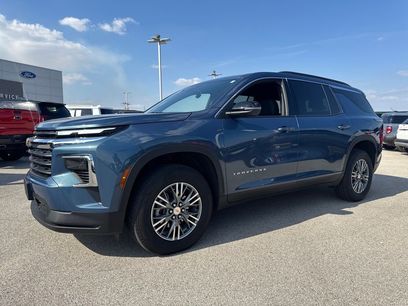 Used 2025 Chevrolet Traverse LT