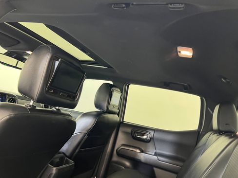 Used 2019 Toyota Tacoma TRD Sport image 33