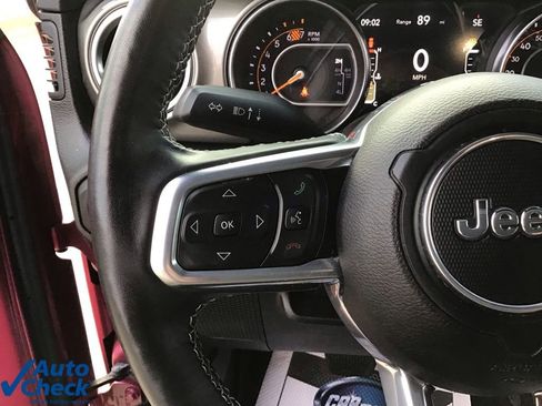 Used 2022 Jeep Wrangler Unlimited Sahara w/ Cold Weather Group image 28