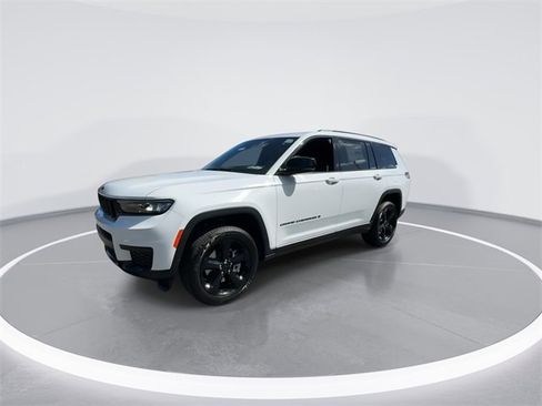 New 2025 Jeep Grand Cherokee L Altitude image 4