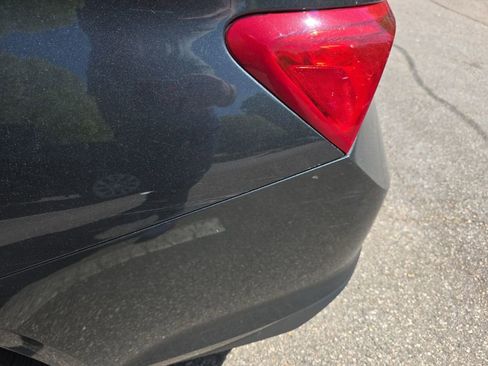 Used 2016 Chevrolet Malibu LT image 9