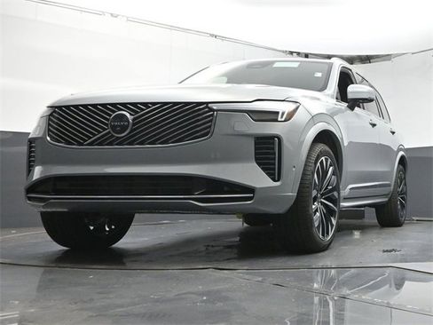 Used 2026 Volvo XC90 B6 Plus w/ Protection Package Premier image 28