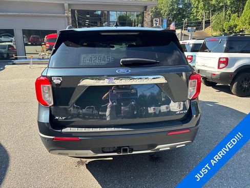 Used 2022 Ford Explorer XLT w/ Equipment Group 202A AWD/4WD image 14